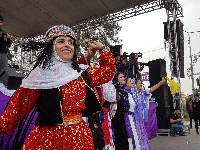 Pervin Buldan'dan Erdoğan'a: Siz kadınlar gününü kutlamayın - Resim: 17
