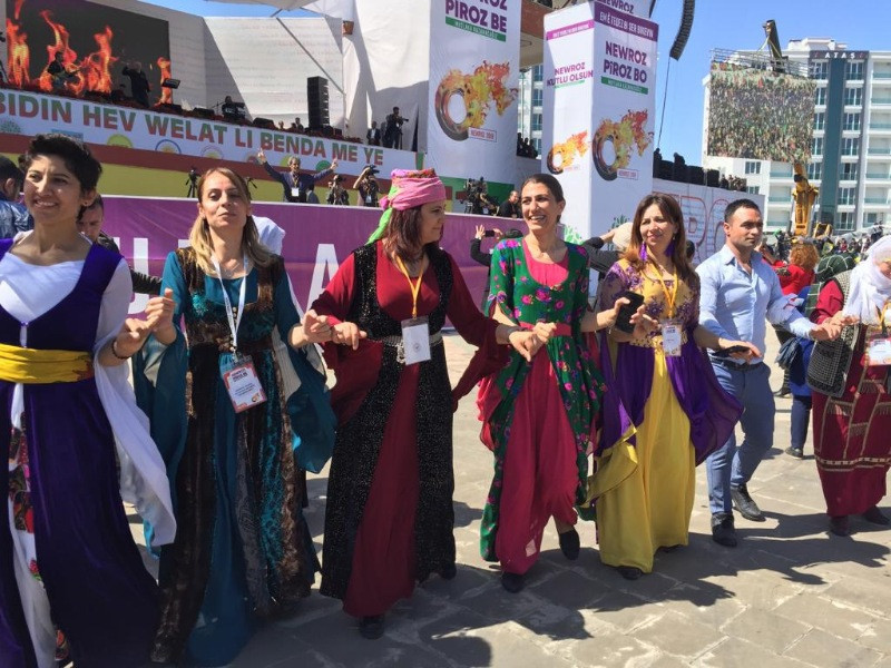 Diyarbakır’da yüz binler Newroz'u kutladı - Resim: 10