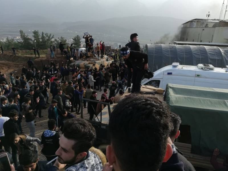 Duhok'ta siviller TSK üssünü bastı - Resim: 12