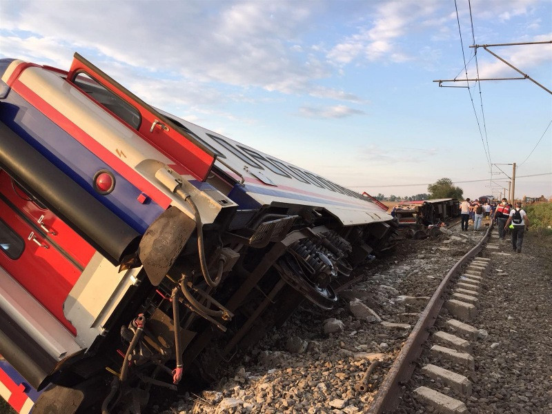 Tren kazasından iç yakan görüntüler - Resim: 1