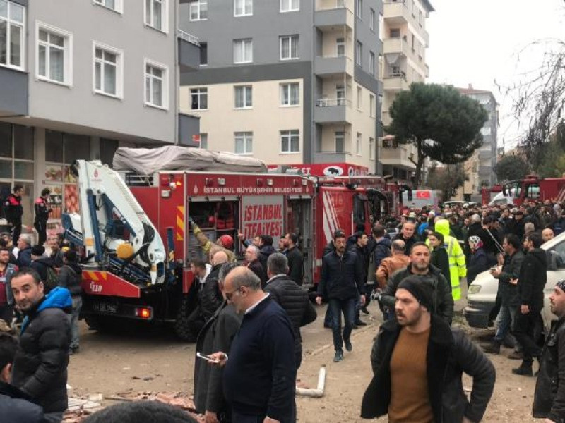 İstanbul'da 8 katlı bir bina çöktü: Ölü ve yaralılar var - Resim: 7