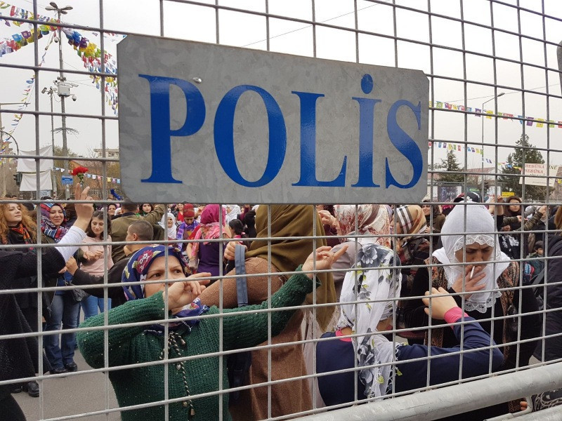 Pervin Buldan'dan Erdoğan'a: Siz kadınlar gününü kutlamayın - Resim: 10