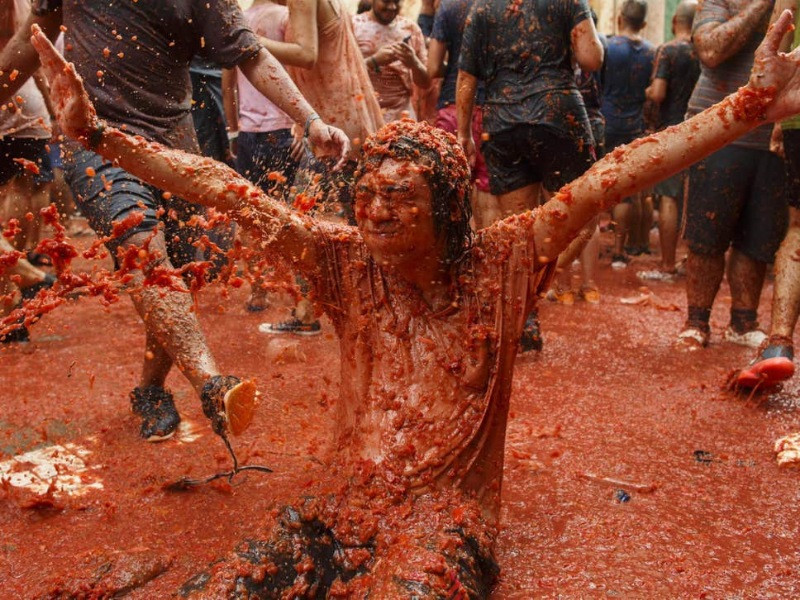 'La Tomatina'da domatesler havada uçuştu - Resim: 16