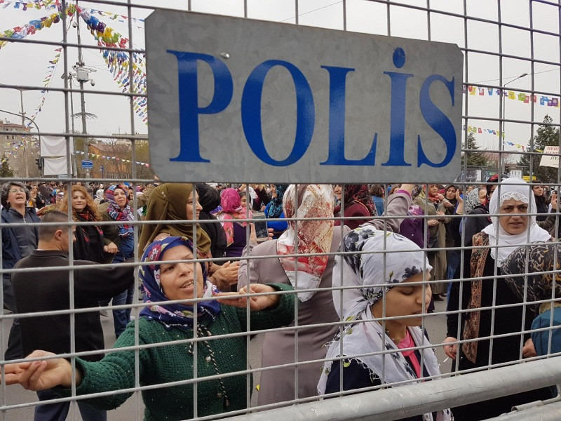 Pervin Buldan'dan Erdoğan'a: Siz kadınlar gününü kutlamayın - Resim: 11