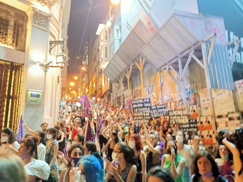 'İstanbul Sözleşmesi'nden vazgeçmiyoruz hayatı durduruyoruz!' - Resim : 3