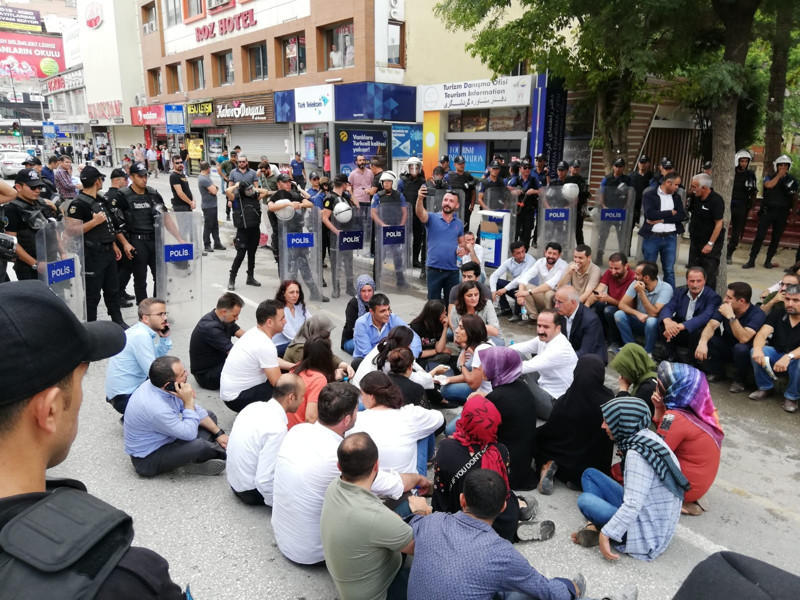 Van'da kayyım protestosuna müdahale: Gözaltılar var - Resim : 1