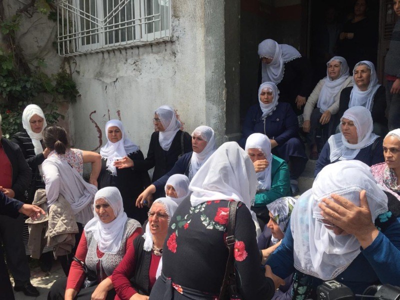 Tutuklu yakınlarının eylemine yine polis müdahalesi - Resim: 8