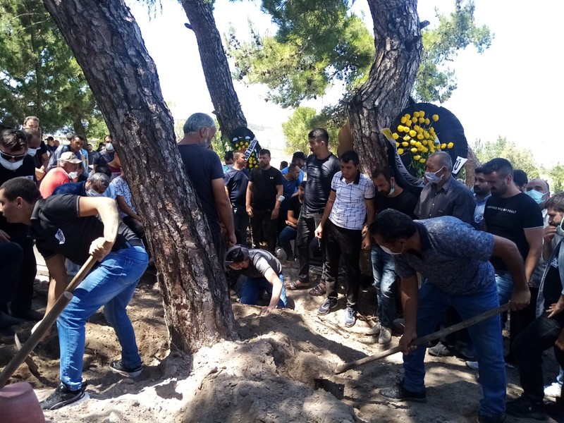 Soma halkı Tahir Çetin'e veda etti - Resim : 2