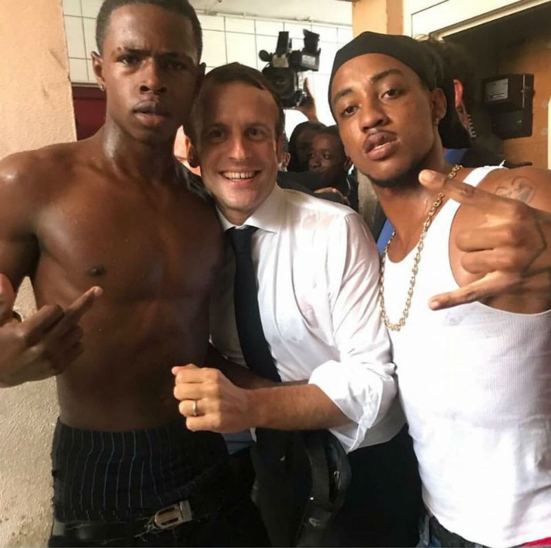 Macron'un bu fotoğrafı Fransa'yı karıştırdı - Resim : 1