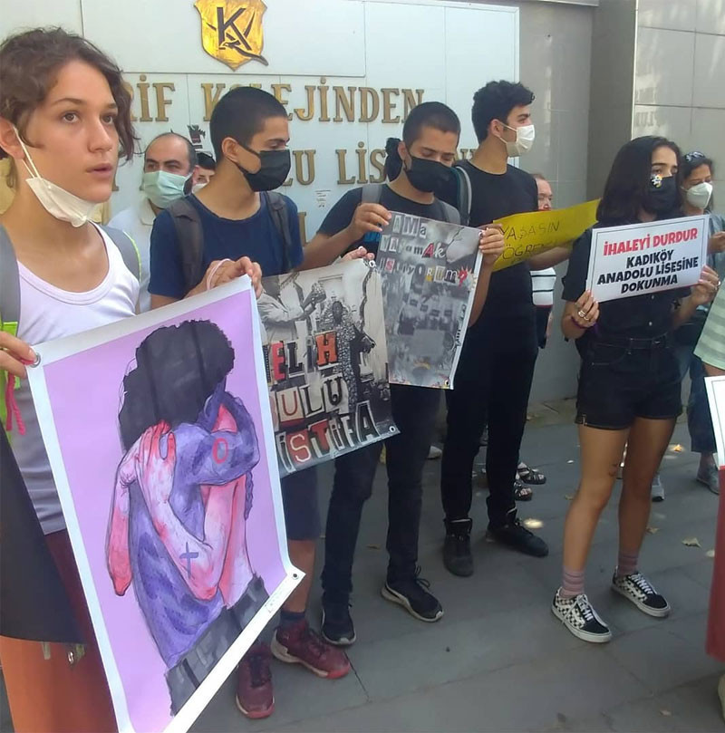 Tarihi lisenin yıkımına öğrenci ve velilerden tepki: Kadıköy Anadolu birlikte KAL'malı - Resim : 1