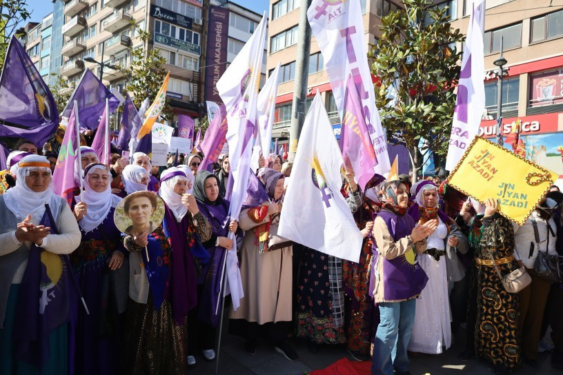 Kadıköy’de 8 Mart mitingi: 'Yoksulluğa, şiddete ve savaşa karşı isyandayız' - Resim : 1