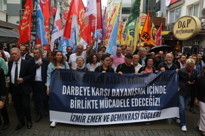 CHP’ye 'mutlak butlan' kararına birçok kentte protesto - Resim : 1