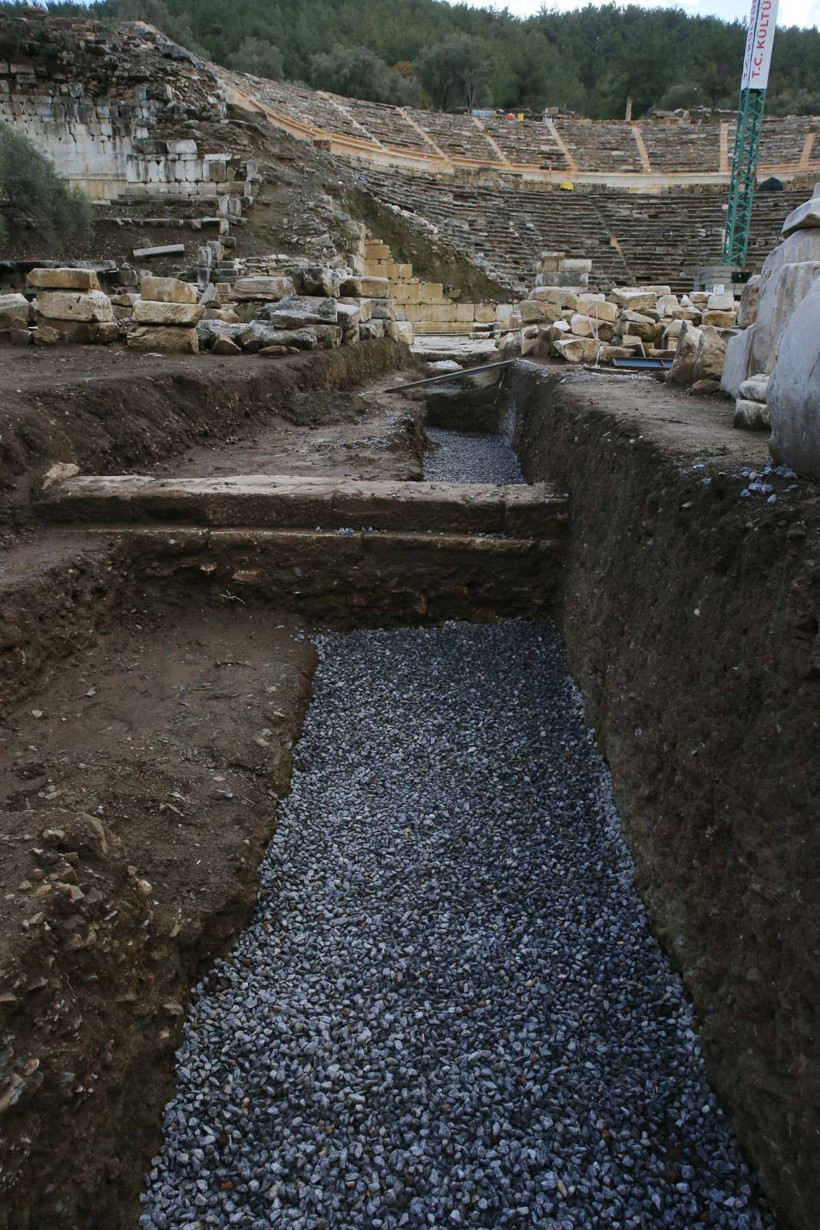 Stratonikeia tiyatrosunda 2 bin 250 yıllık kanalizasyon sistemi bulundu - Resim: 11