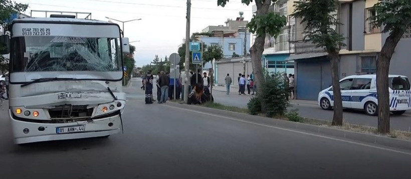 Tarım işçilerinin servisleri çarpıştı: 12 yaralı - Resim : 1