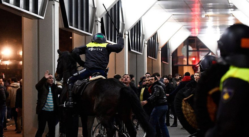 Hollanda polisinden eylemcilere müdahale - Resim: 1
