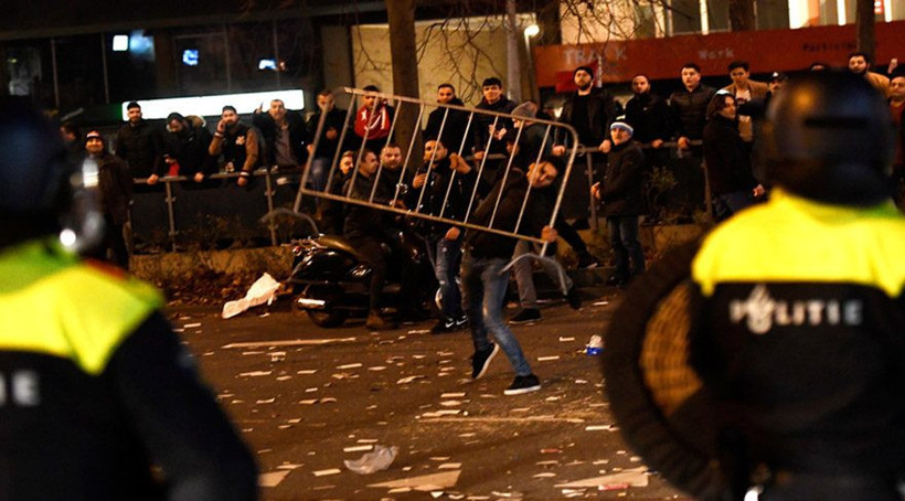 Hollanda polisinden eylemcilere müdahale - Resim: 3