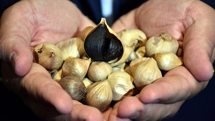Değeri 25 lira ama siyaha dönüştürüp 2 bin avroya satıyor - Resim: 1