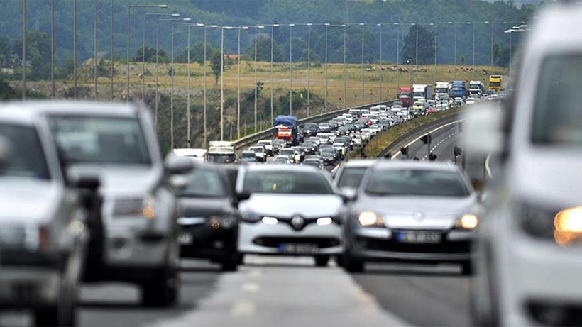 Trafikte Yeni Dönem Başladı: Yaş Sınırı Resmen 21 Oldu! - Resim: 1