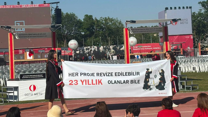 ODTÜ'de mezuniyet törenine yine pankartlar damga vurdu - Resim : 1