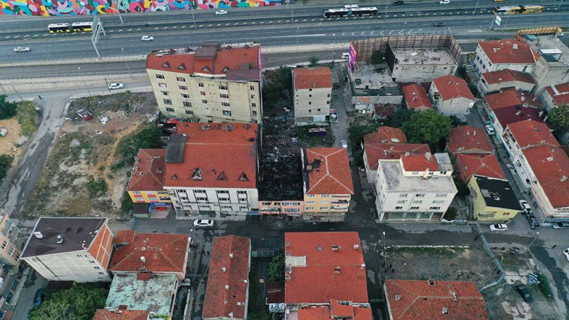 Kadıköy'de patlama sonucu üç kişinin öldüğü bina havadan görüntülendi - Resim: 3