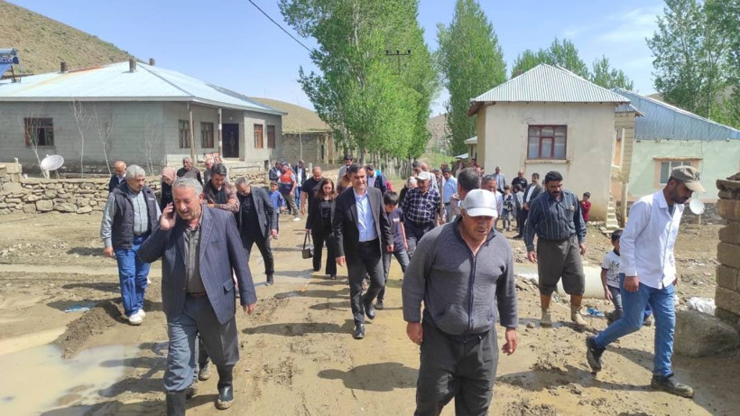 Van'da sağanak: 52 hayvan öldü, tarım alanları zarar gördü - Resim: 8