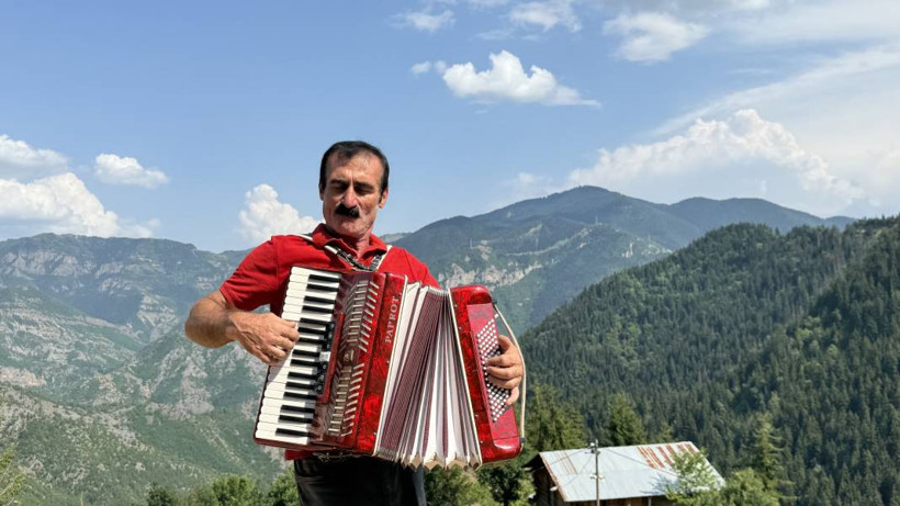 'Akordiyoncu Mehmet' 44 yıldır Türkçe ve Gürcüce şarkılarıyla düğünlerin vazgeçilmezi - Resim: 6