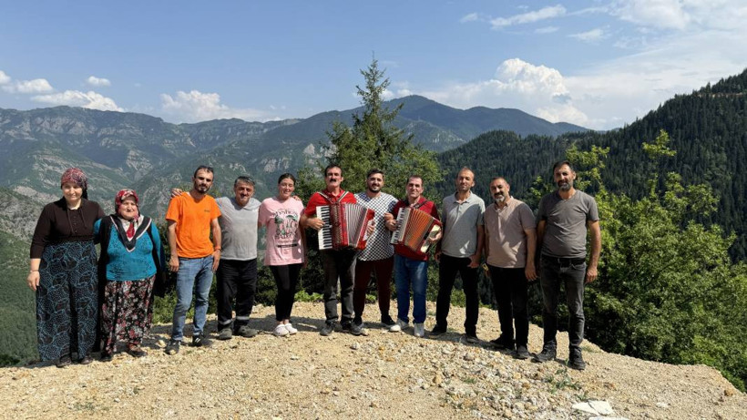 'Akordiyoncu Mehmet' 44 yıldır Türkçe ve Gürcüce şarkılarıyla düğünlerin vazgeçilmezi - Resim: 8