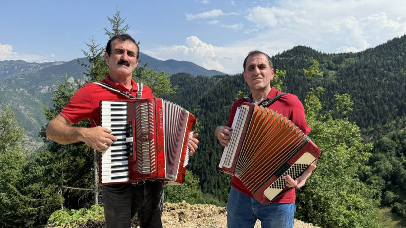 'Akordiyoncu Mehmet' 44 yıldır Türkçe ve Gürcüce şarkılarıyla düğünlerin vazgeçilmezi - Resim: 9