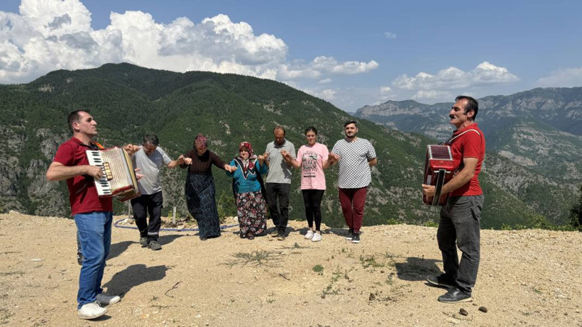 'Akordiyoncu Mehmet' 44 yıldır Türkçe ve Gürcüce şarkılarıyla düğünlerin vazgeçilmezi - Resim: 7
