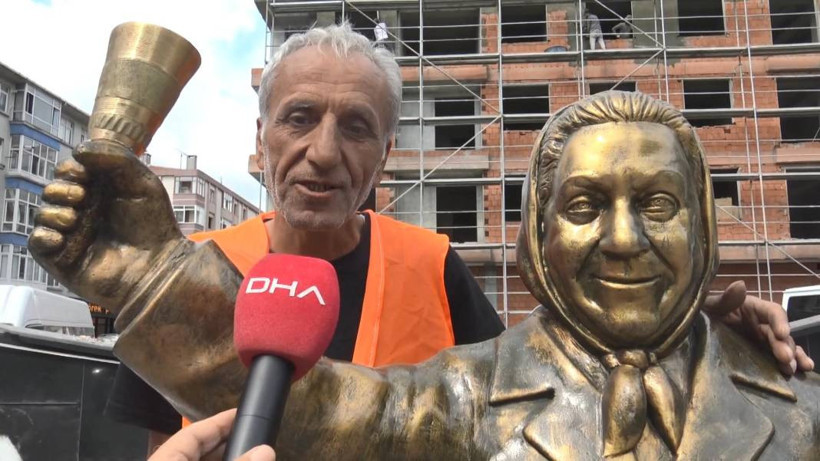 Adile Naşit heykelinin zilini çaldılar - Resim: 5