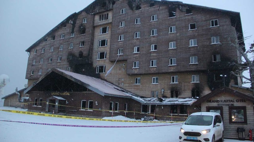 Kartalkaya’da yanan otel mühürlendi - Resim: 4