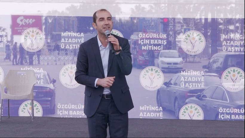 Mersin’de ‘Özgürlük’ mitingi... Bayındır: Öcalan çözüme hazırlanıyor, iktidara soruyoruz siz neye hazırlanıyorsunuz? - Resim : 1