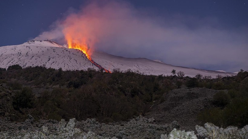 Etna Yanardağı'ndaki lav akışı sürüyor - Resim: 8