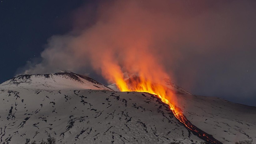 Etna Yanardağı'ndaki lav akışı sürüyor - Resim: 2