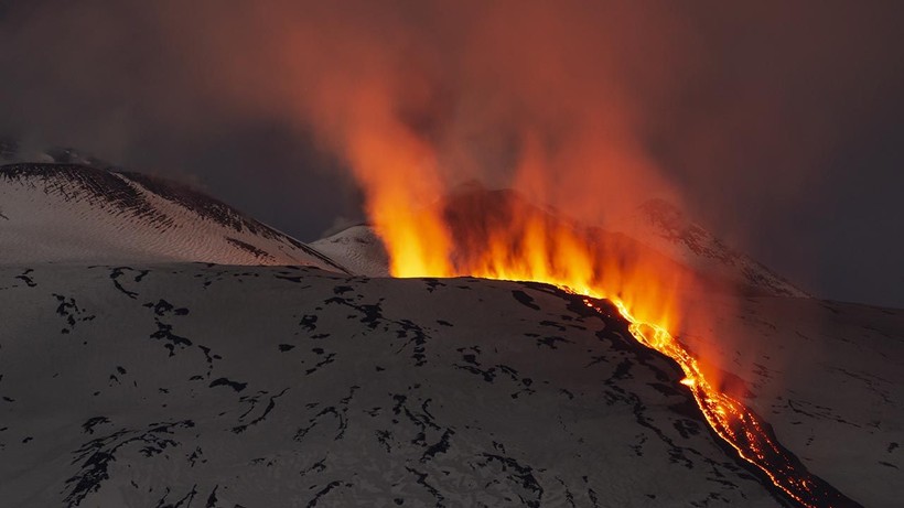 Etna Yanardağı'ndaki lav akışı sürüyor - Resim: 3