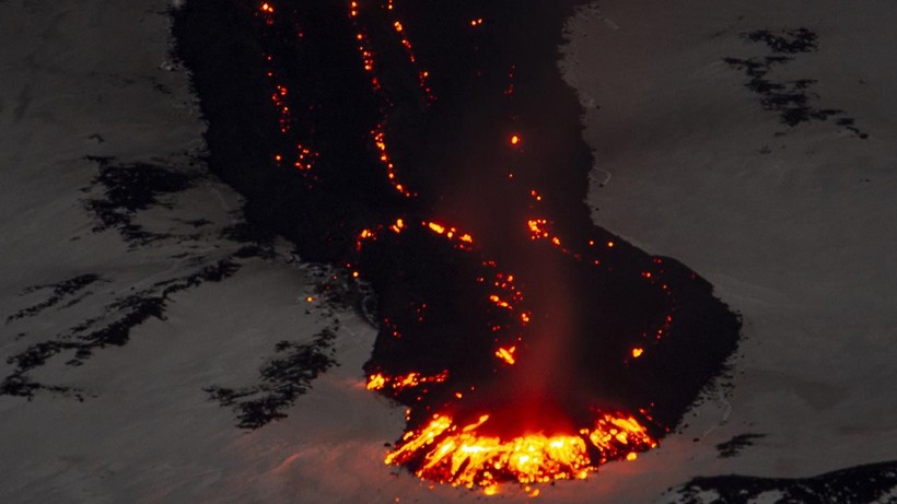 Etna Yanardağı'ndaki lav akışı sürüyor - Resim: 5