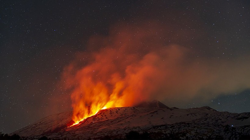 Etna Yanardağı'nda yeniden lav akışı meydana geldi - Resim: 2