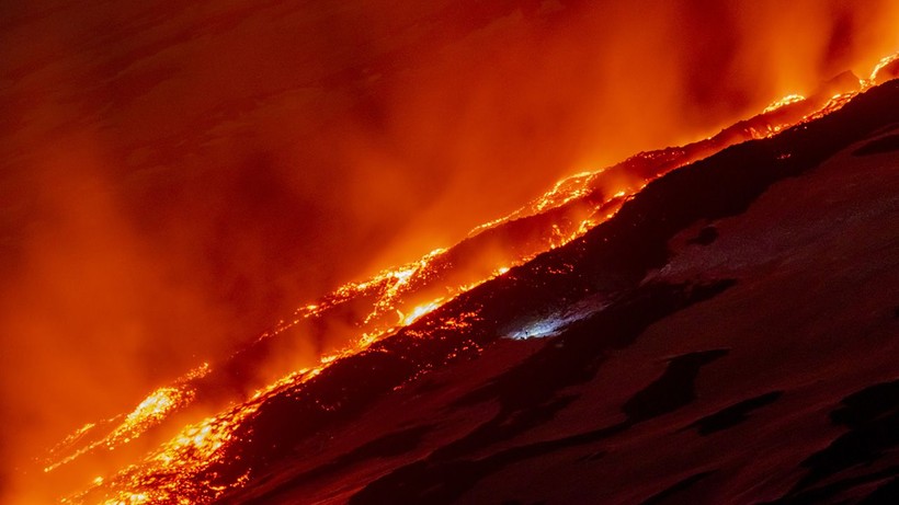 Etna Yanardağı'nda yeniden lav akışı meydana geldi - Resim: 3