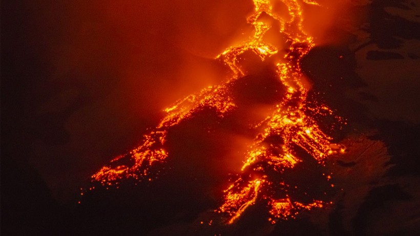 Etna Yanardağı'nda yeniden lav akışı meydana geldi - Resim: 6