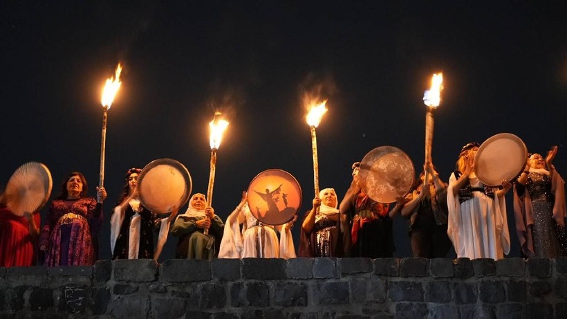 Diyarbakır surlarında meşaleli Newroz kutlaması - Resim: 5