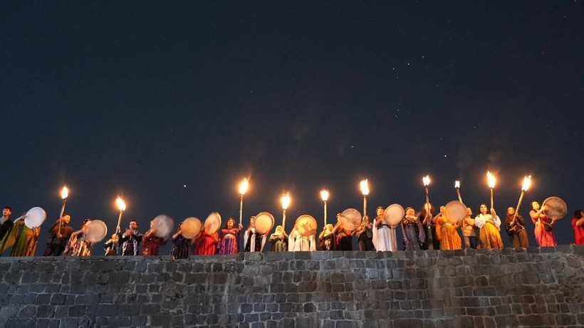 Diyarbakır surlarında meşaleli Newroz kutlaması - Resim: 6