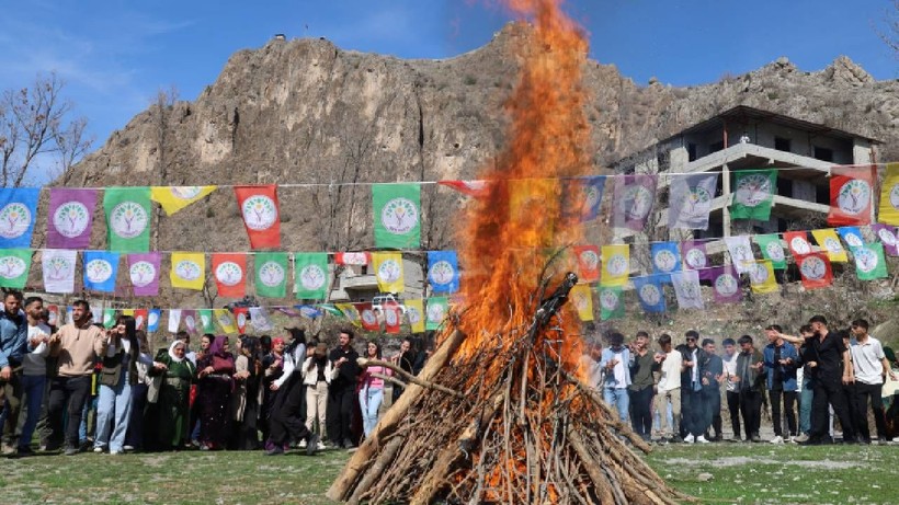 12 ayrı merkezde Newroz ateşleri yakıldı - Resim: 11