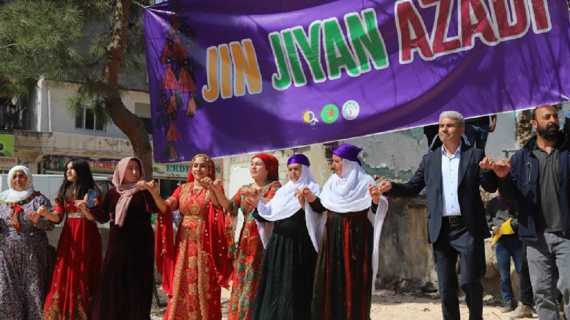 12 ayrı merkezde Newroz ateşleri yakıldı - Resim: 12