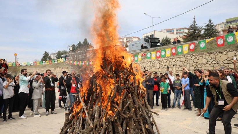 12 ayrı merkezde Newroz ateşleri yakıldı - Resim: 8