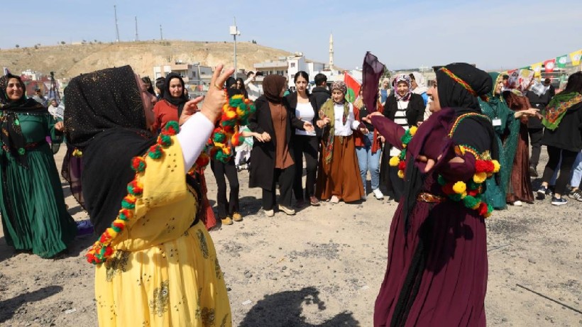 12 ayrı merkezde Newroz ateşleri yakıldı - Resim: 9