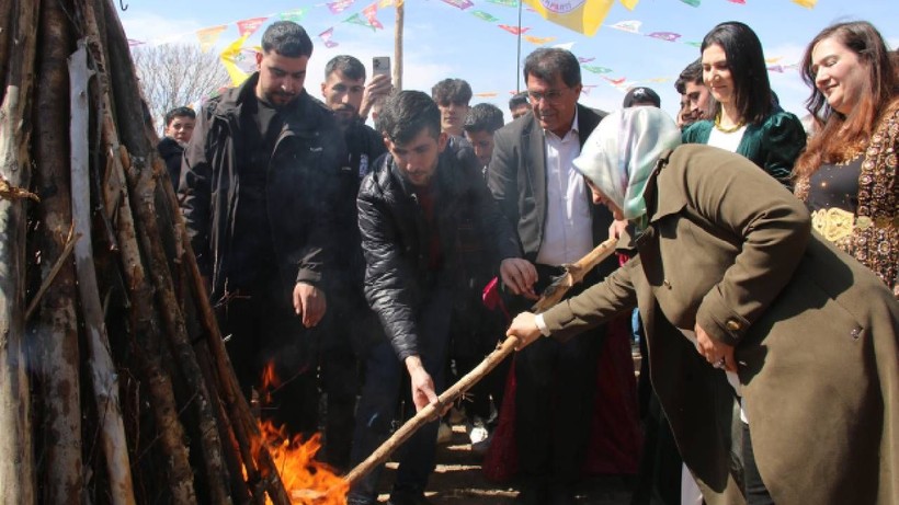 12 ayrı merkezde Newroz ateşleri yakıldı - Resim: 10