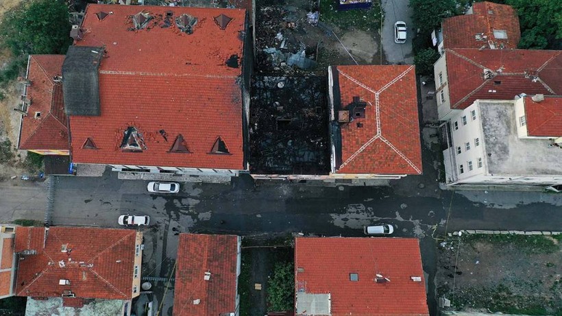 Kadıköy'de patlama sonucu üç kişinin öldüğü bina havadan görüntülendi - Resim: 6