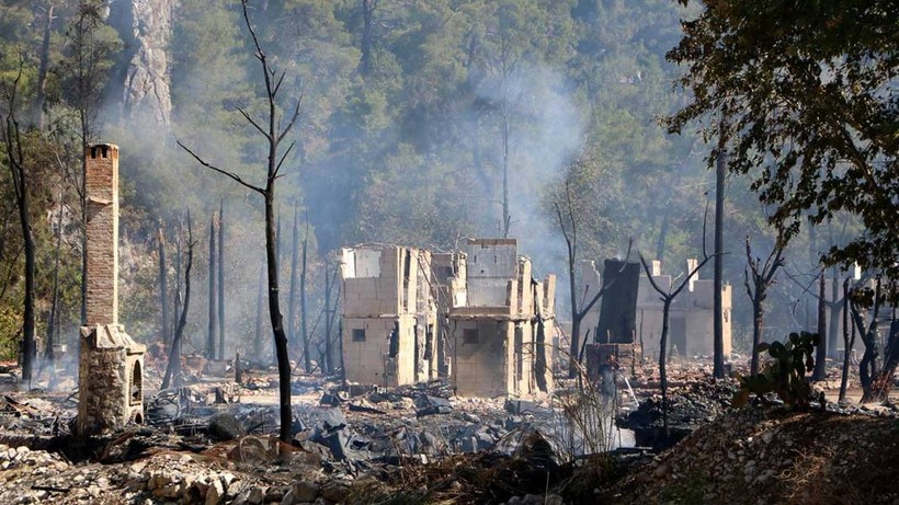 Olympos'taki 'Kadir'in Ağaç Evleri’ndeki yangın sonunda kullanılabilir yer kalmadı: 'Yeniden yapacağım' - Resim: 2