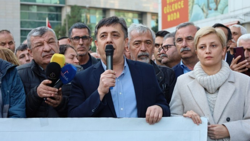 Akdeniz Belediyesi'nde protesto: 'Belediyeleri gasp ederseniz halkı bu sürece inandıramazsınız' - Resim : 1
