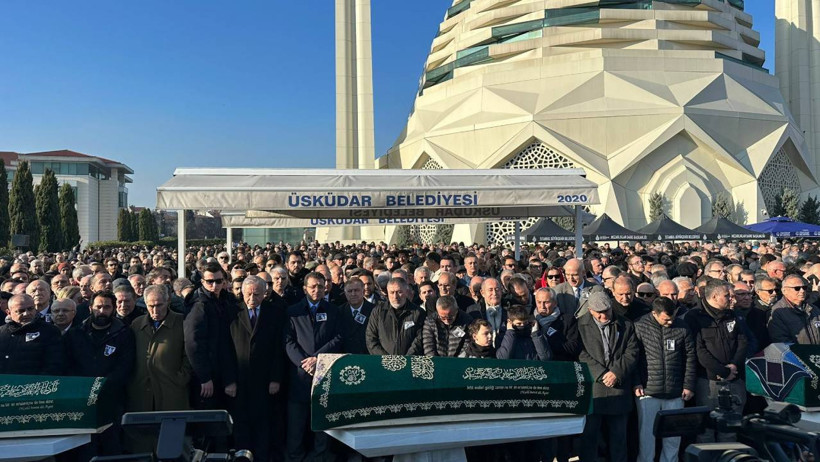 Otel yangınında ölenler toprağa veriliyor - Resim : 6